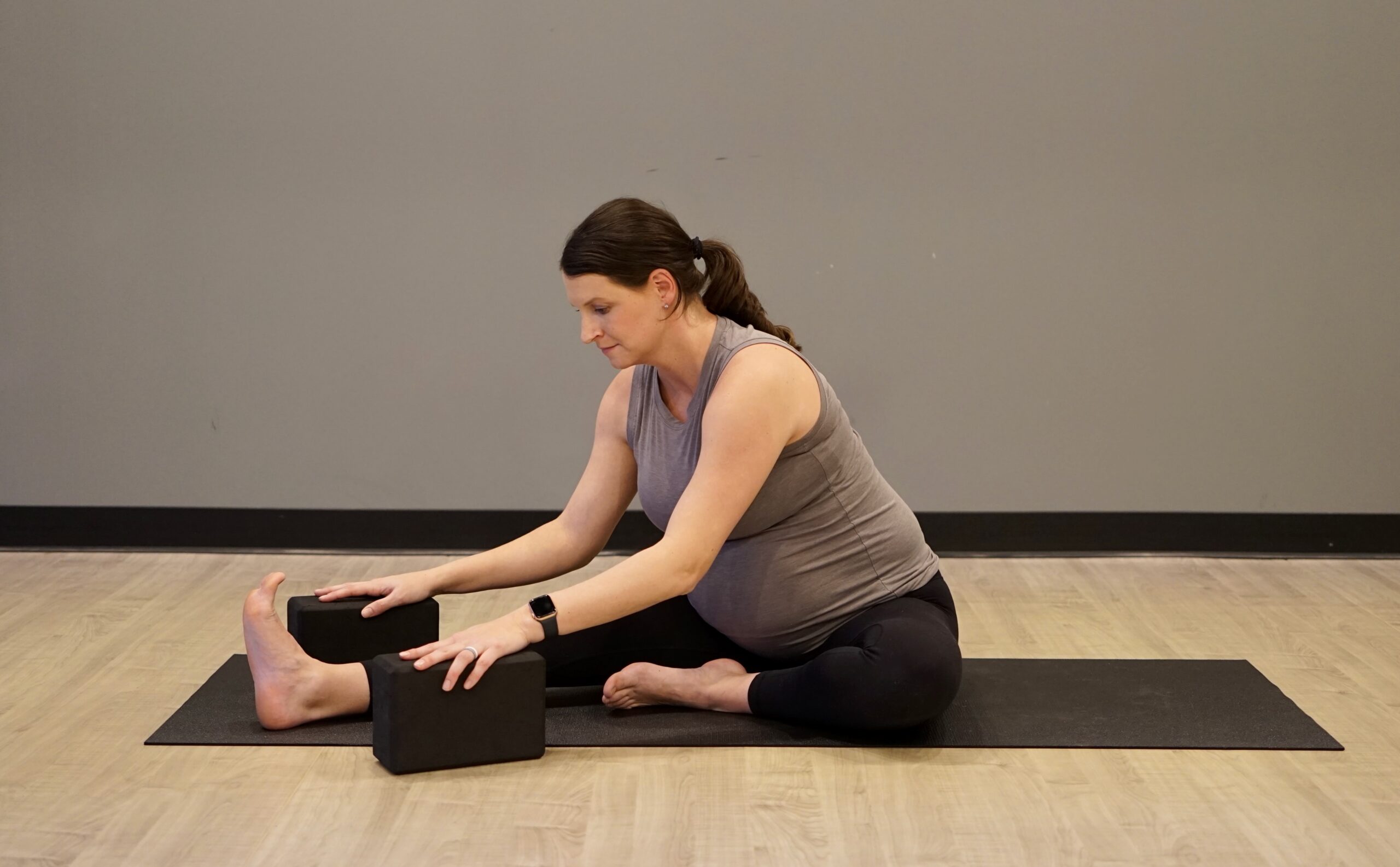 Prenatal Yoga: Are Inversions Safe During Pregnancy? - Oona